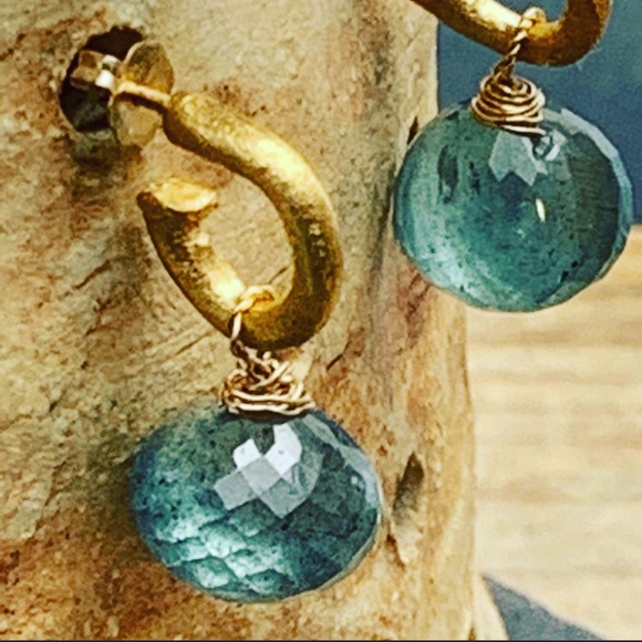 Moss Aquamarine handmade gold earrings - Picture 2 of 5